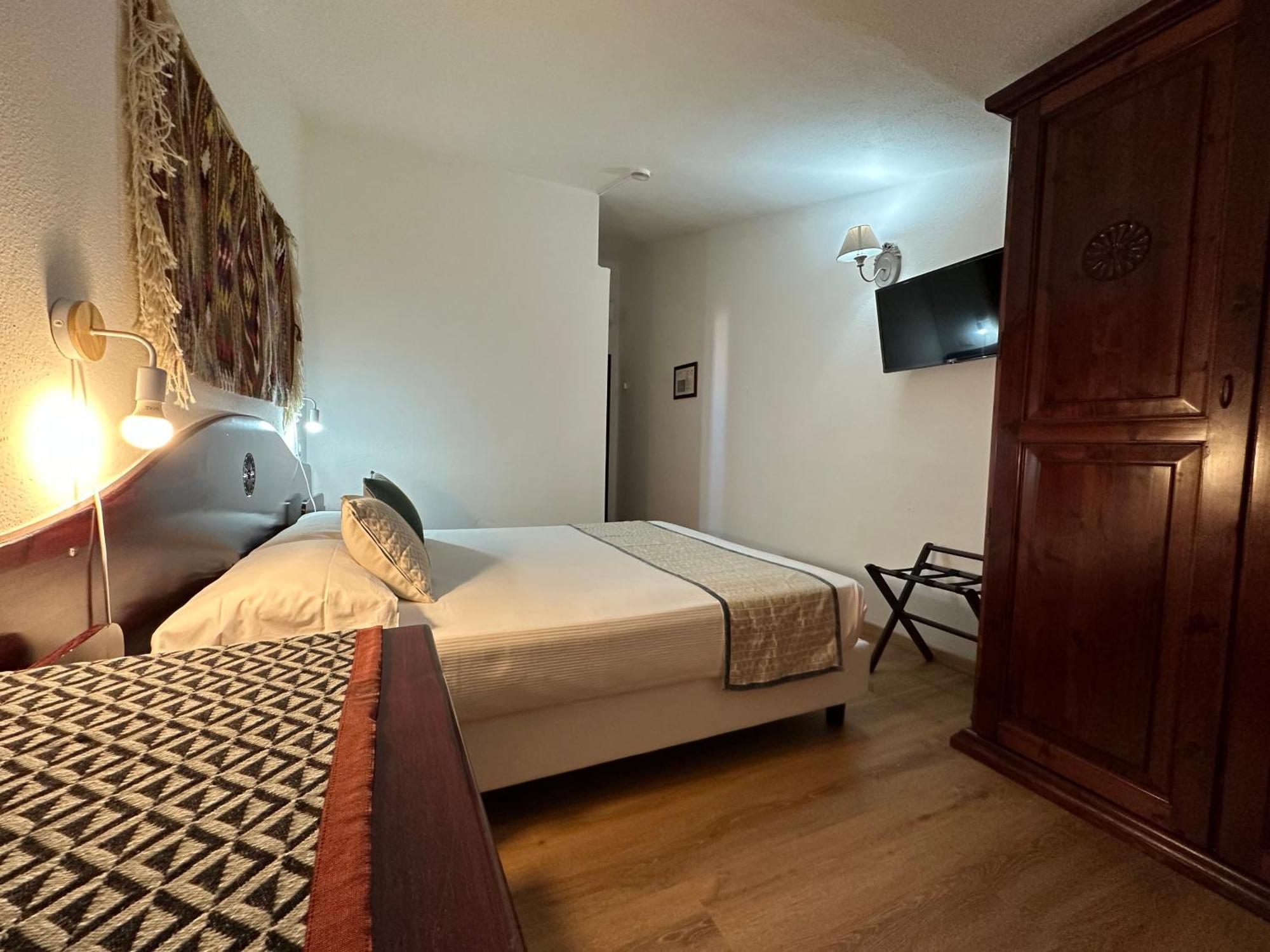 Hotel S'Ortale Con Parcheggio Interno E Ristorante All'Aperto Орозеи Екстериор снимка