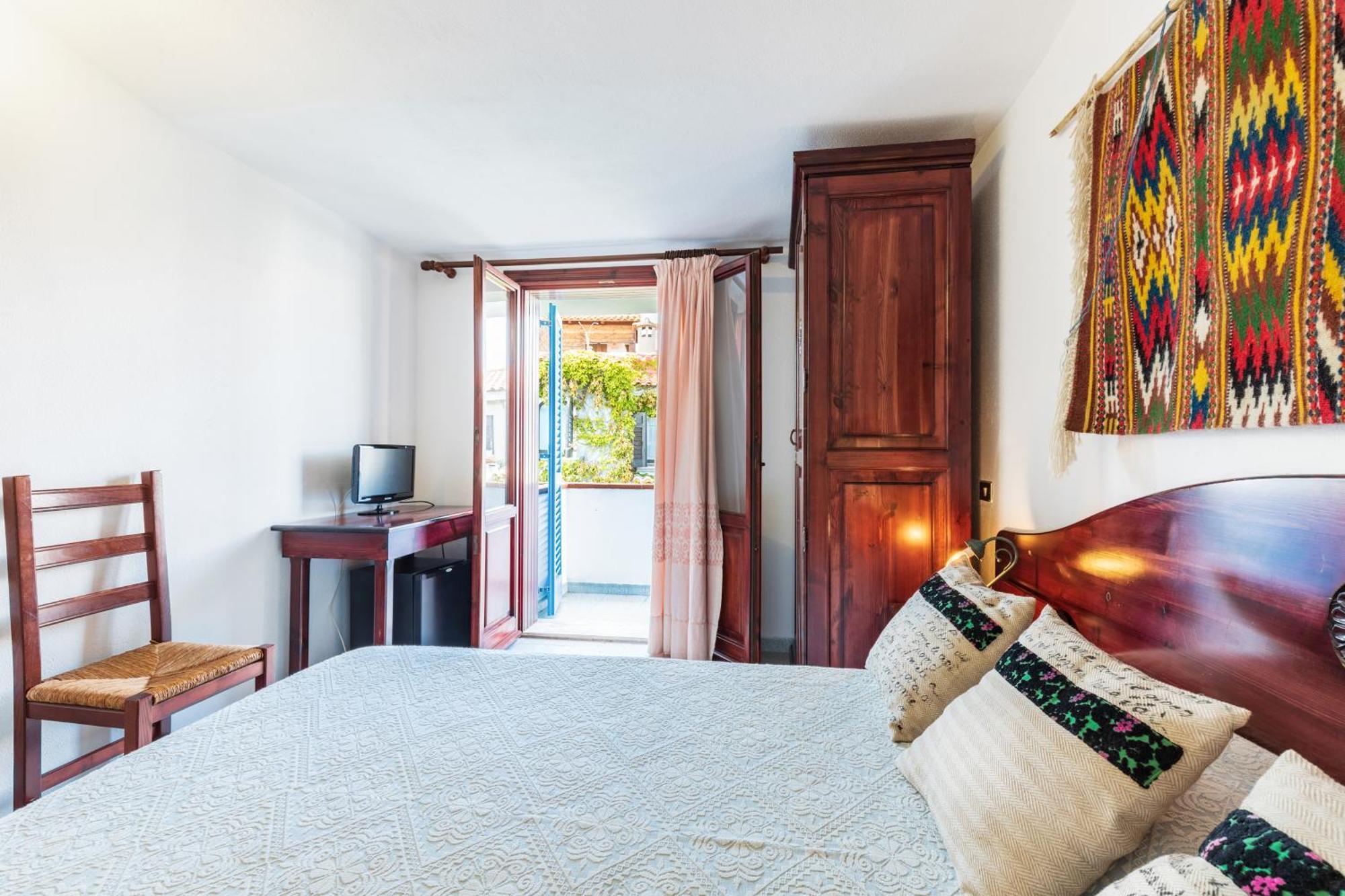 Hotel S'Ortale Con Parcheggio Interno E Ristorante All'Aperto Орозеи Стая снимка